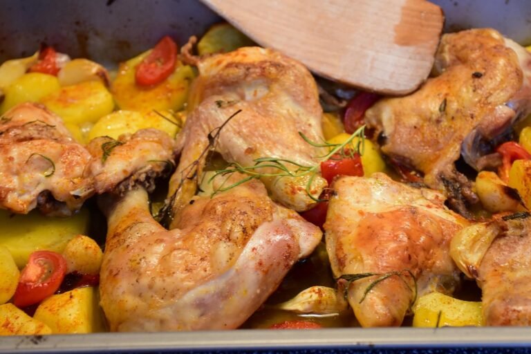 Receta de pollo al horno con patatas: ¡sabrosa y fácil de hacer en casa!
