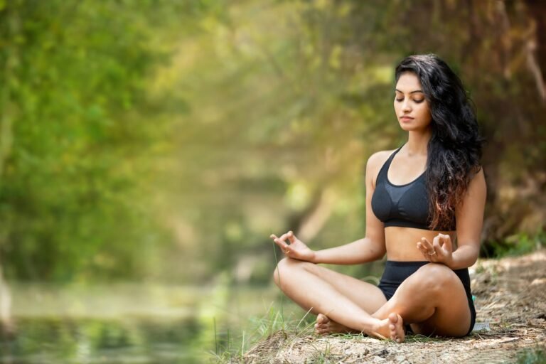 7 posturas de yoga fáciles para principiantes: guía completa
